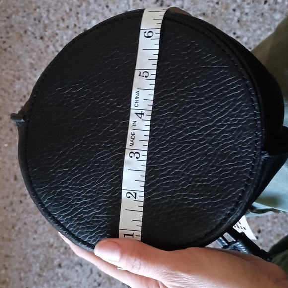 Bucket crossbody bag - Picture 14 of 15